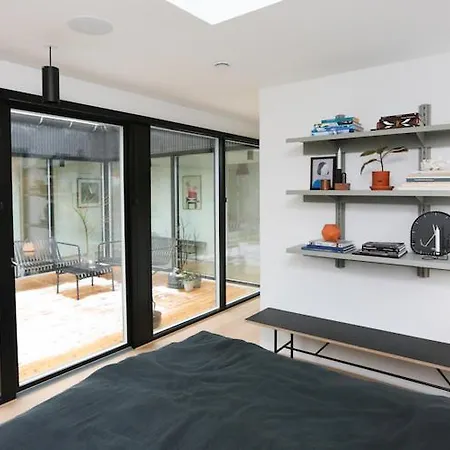 Vila Modern Architecture Atrium House