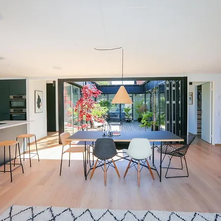 Modern Architecture Atrium House וילה